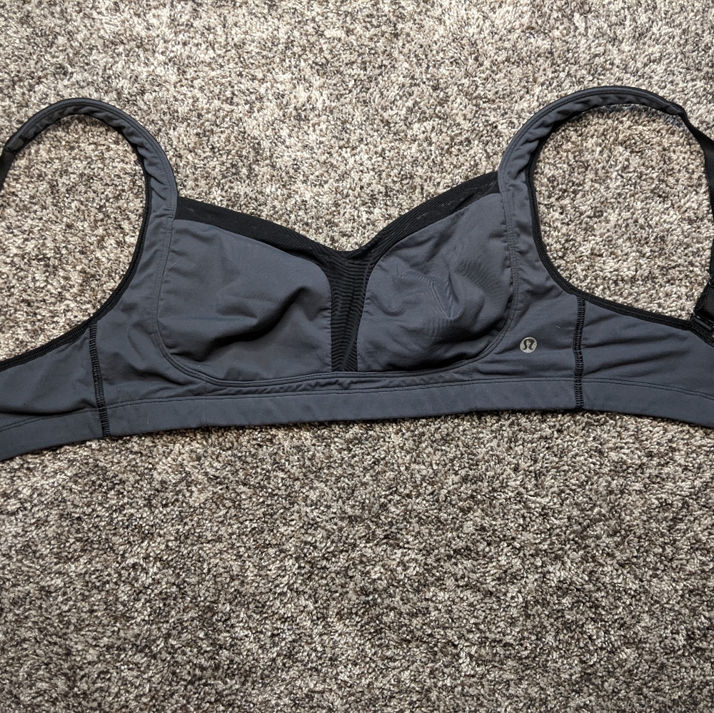 Lululemon Ta-Ta tamer size 32 E gray and black